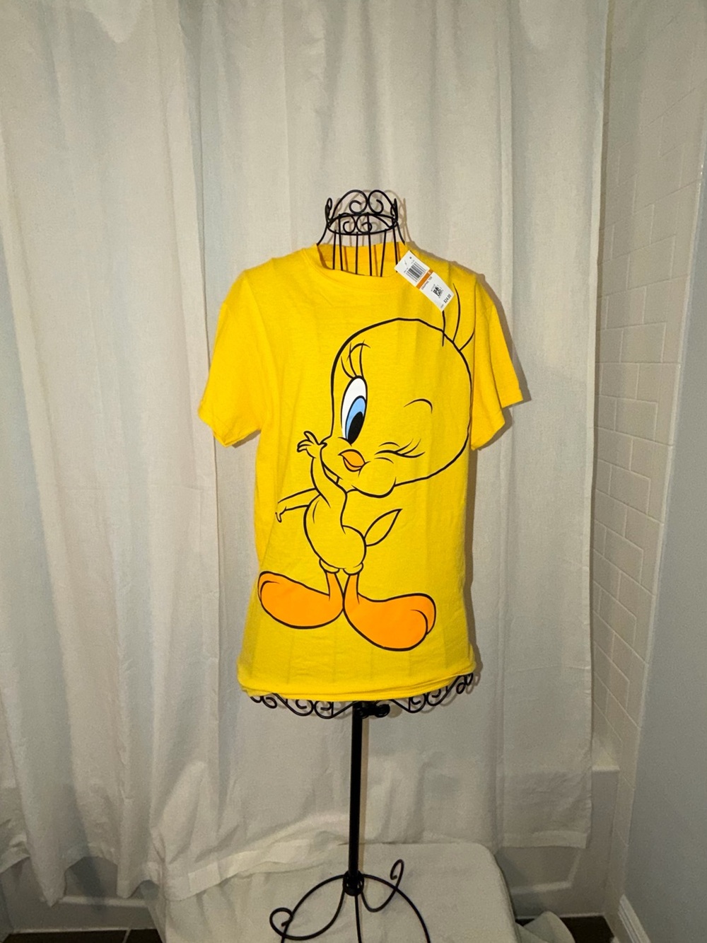 Warner Bros. Yellow Tweety Graphic Tee wtags size L